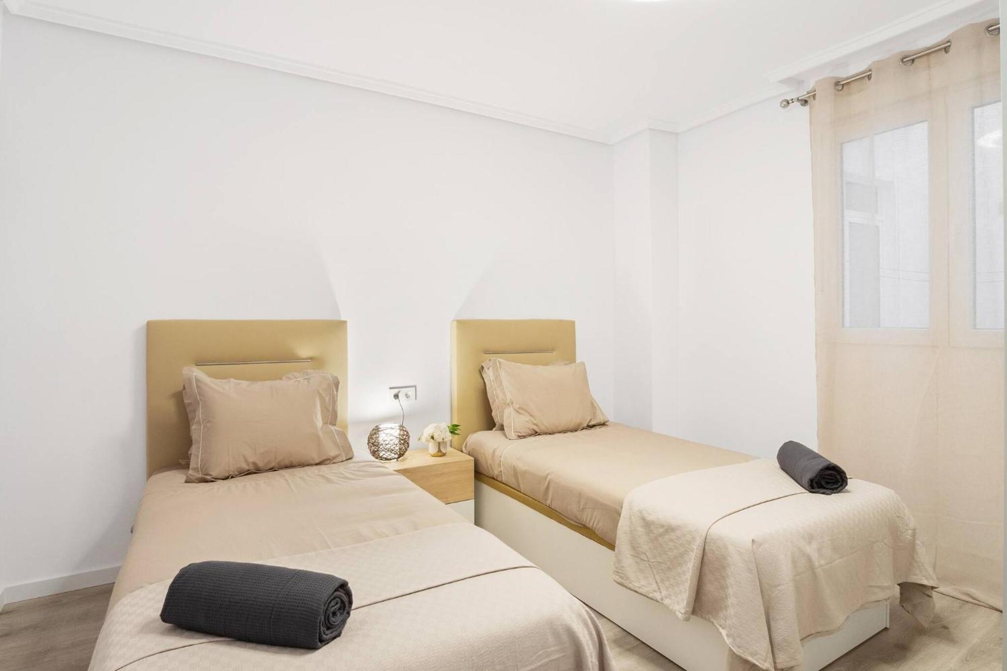 Apartamento Noche By The Sea Torrevieja Exterior foto